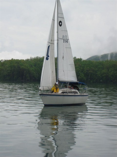 race begins with very light wind