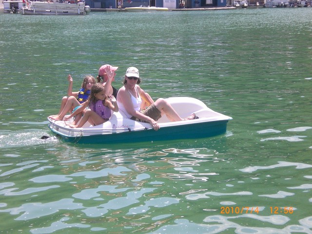 Fun at the lake ! (pics from C. Lucas)