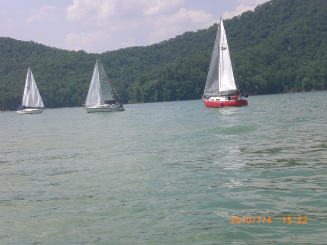 A very low speed race start. (pics from C. Lucas)