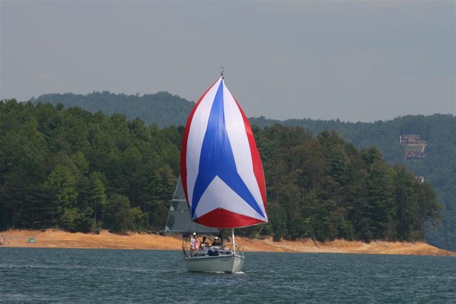 Fall Race 2008, flying symmetrical spinnaker