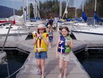 Millican family... Chip Angie and the four
girls sailing on Roger Langrel's Hunter 23