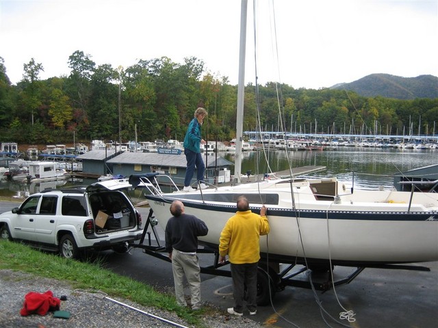Brysons and Littles stepping the mast on Merit 22