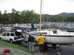 Brysons and Littles stepping the mast on Merit 22
