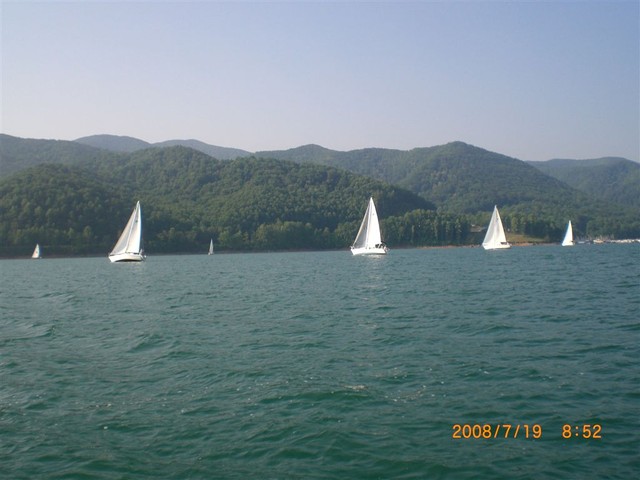 Good turnout, 14 boats!  Nice wind, nice temperature!