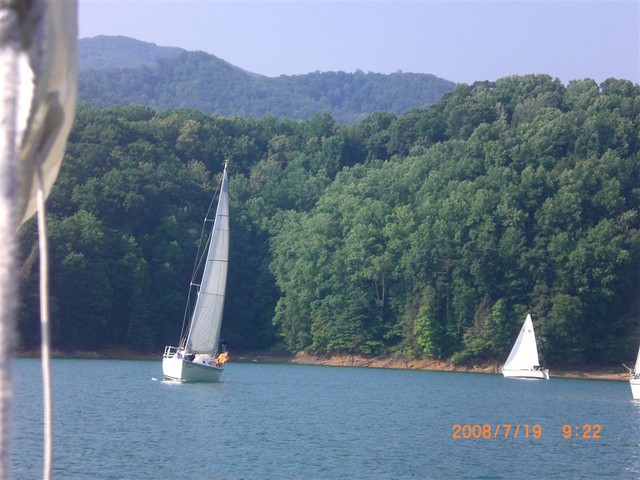 Good turnout, 14 boats!  Nice wind, nice temperature!