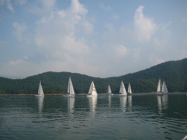 Boats at start line waiting for wind