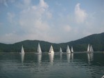 Boats at start line waiting for wind