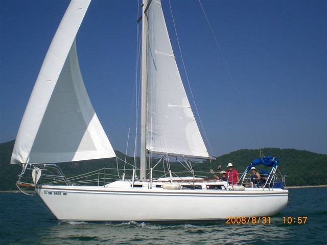 Littles and Fannons Sunday morning after overnighter before race on Jammin, Catalina 30 (picture from My Love 2)