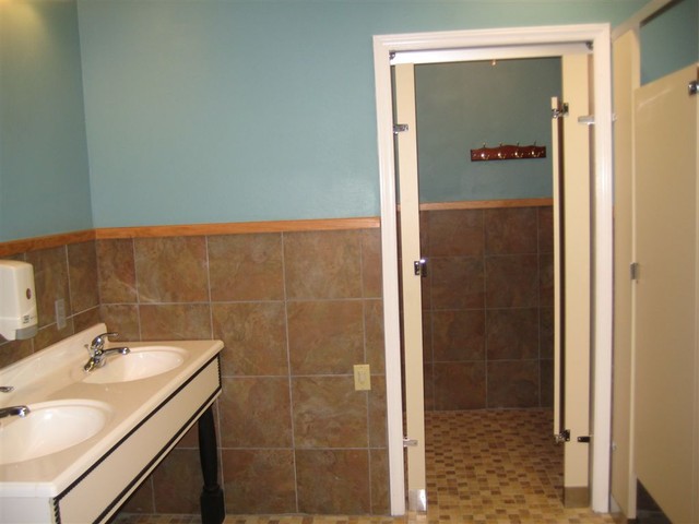view entering women's bathroom, June 7, 2009